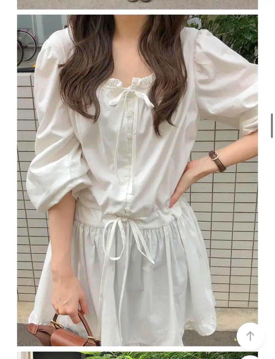 白フリルレイヤード白シャーリング紐ワンピースパフブラウス