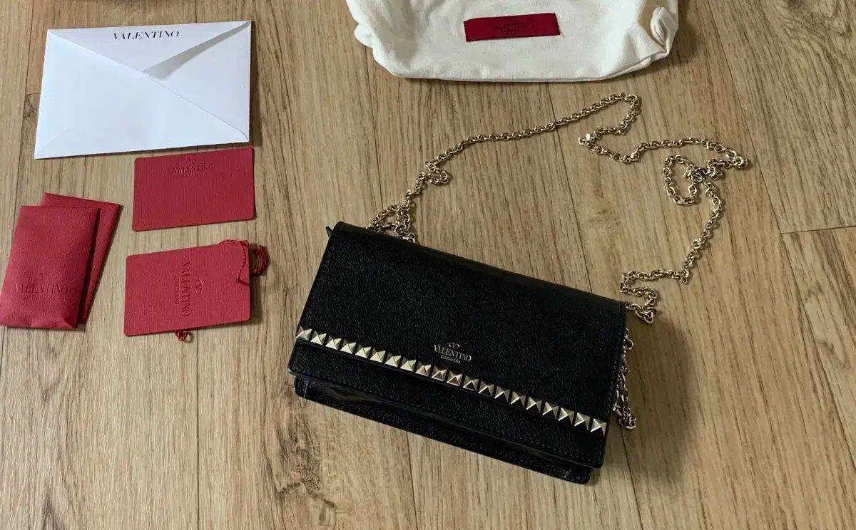 Valentino ヴァレンティノ クロスバッグ