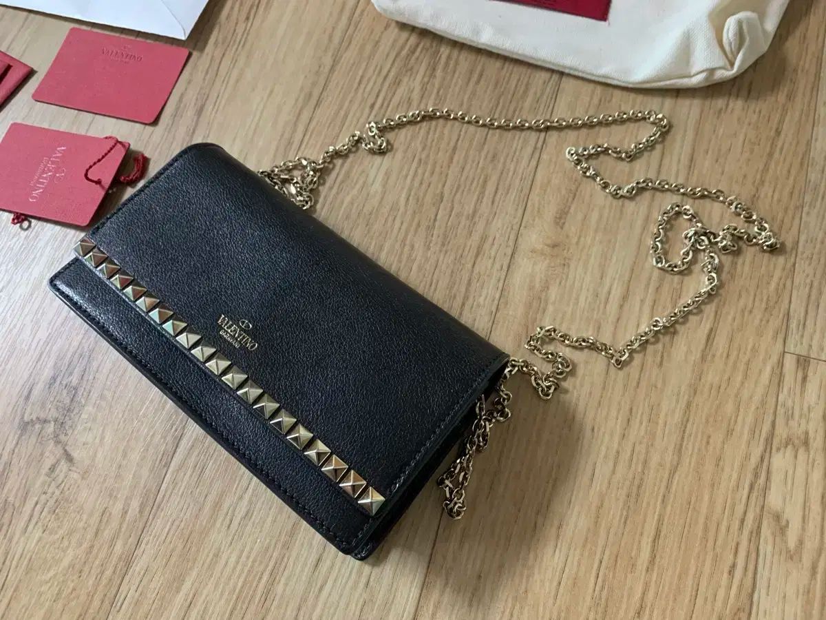 Valentino ヴァレンティノ