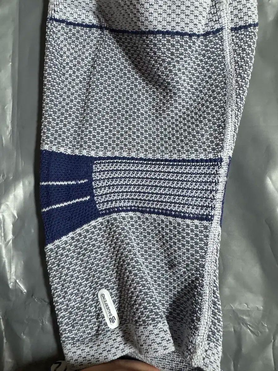 ゲニュトレイン 膝サポーター 8世代 サイズ 4号