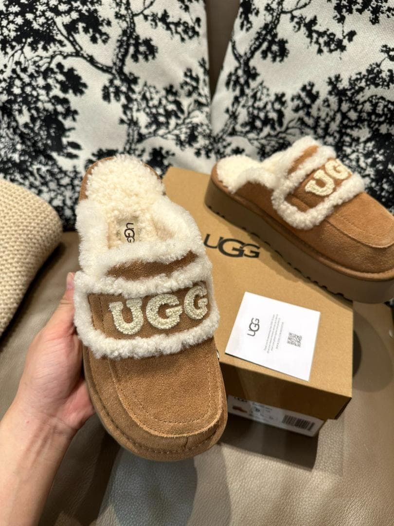UGG 3ｃｍ厚底スリッパ