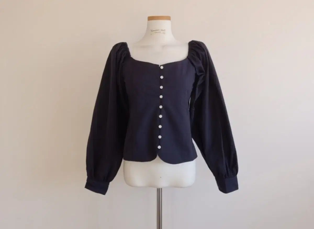  Augustbyan August D SUGA シュガ バイアン ネイビー バゲット ブラウス 長袖 シャツ ブラウス