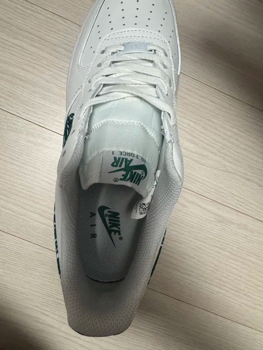 ナイキ エアフォース1 白 緑 ベイズリー