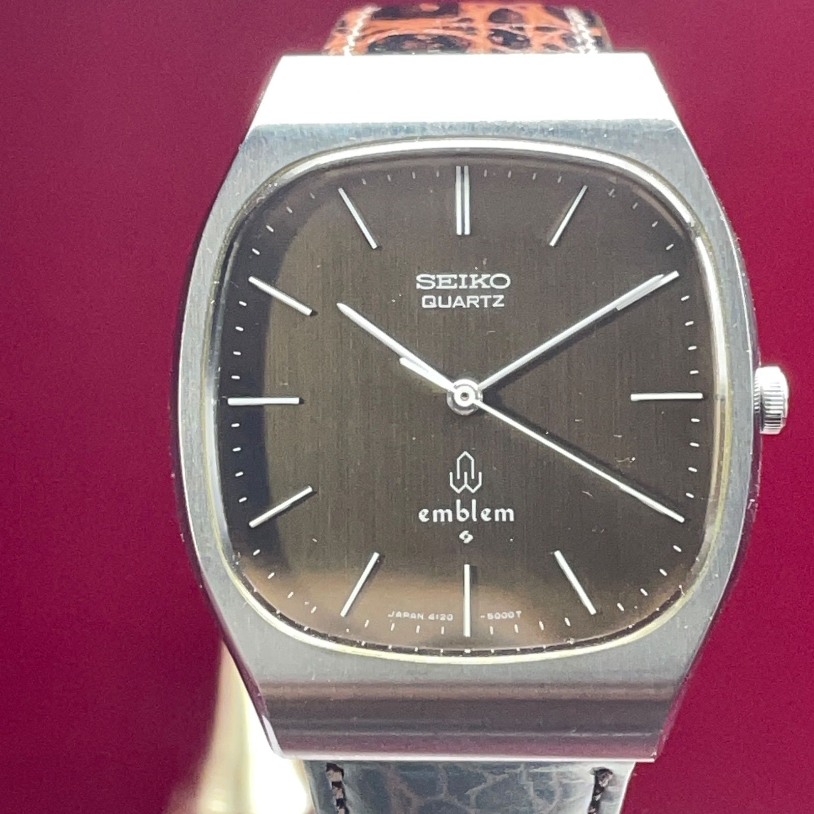 1976年製 SEIKO emblem クォーツ 電池交換済 ヴィンテージ アンティーク ゴールド文字盤 セイコー エンブレム QZ 腕時計