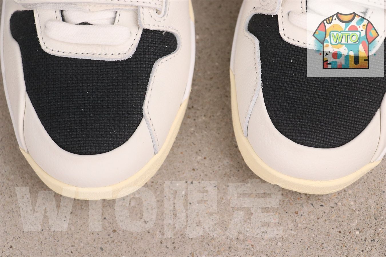 ホワイトブラックレッド