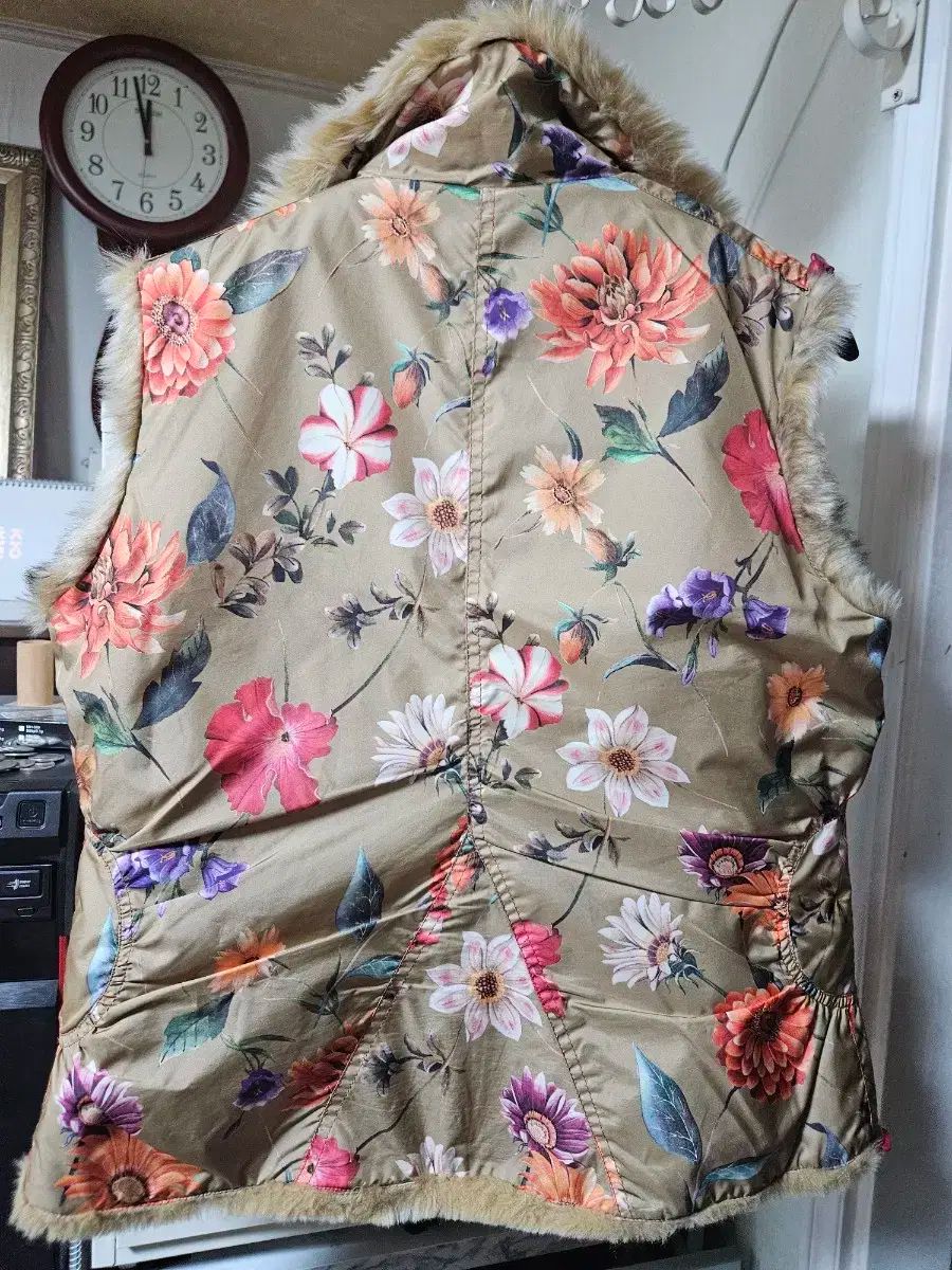 オイリリー フラワー パータン ファー ベスト