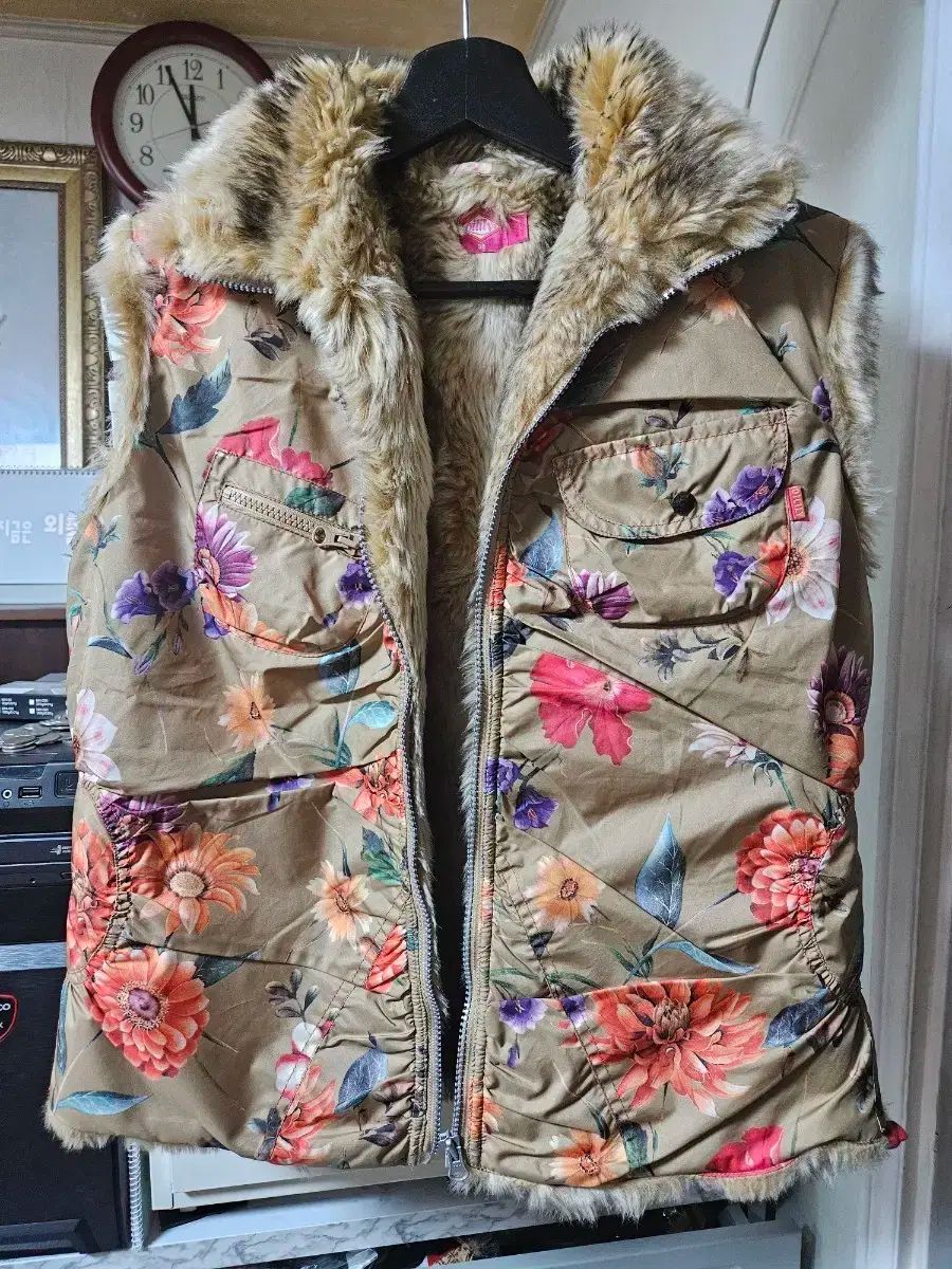 オイリリー フラワー パータン ファー ベスト