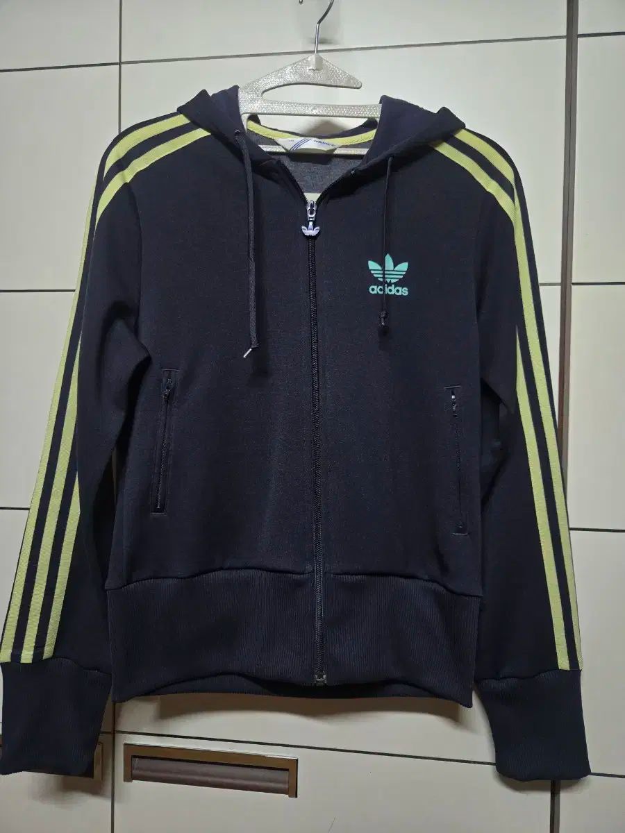 アディダス WHO トラックジャージ ミント 炎 ジャージ