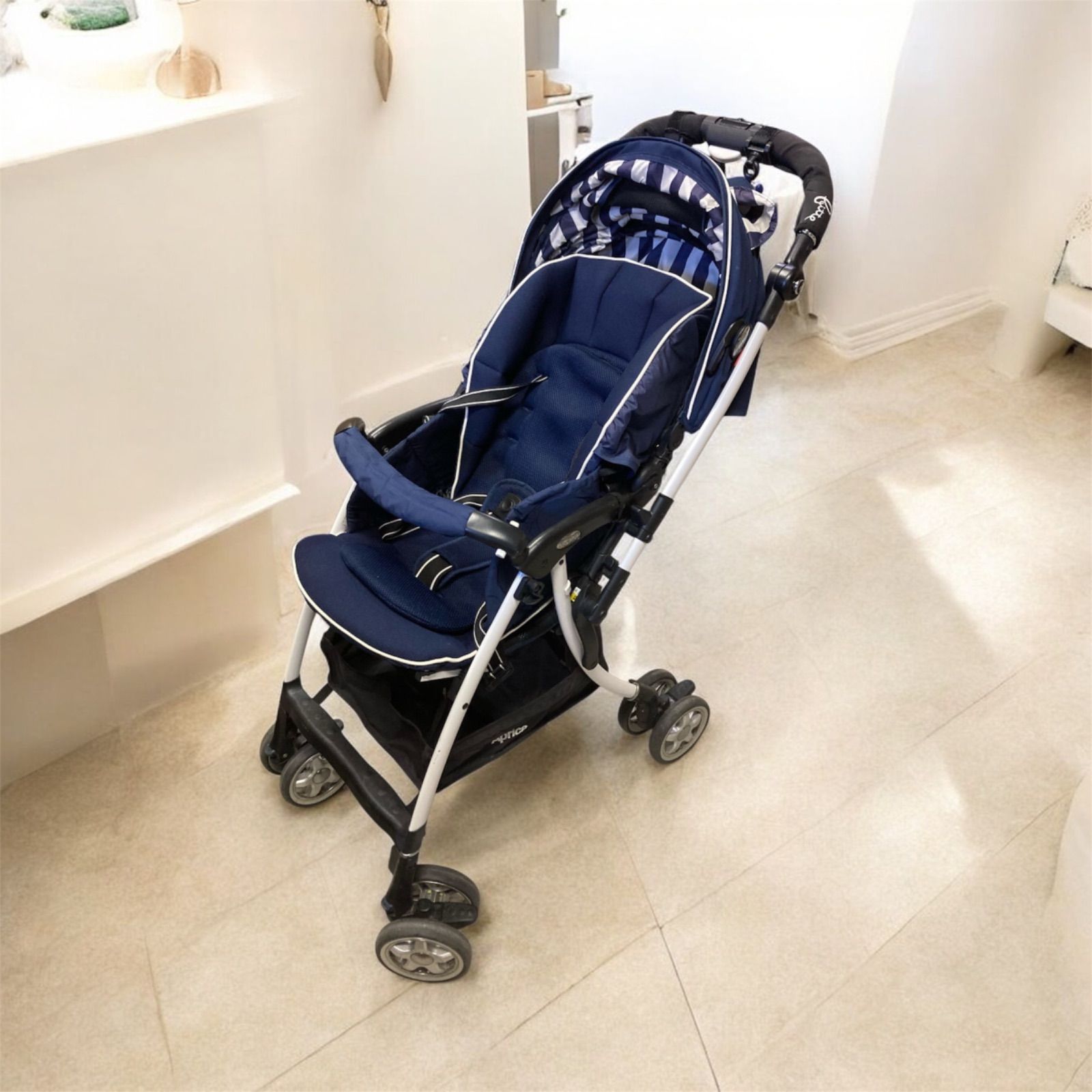 美品 Aprica ラクーナ ソファークッション レザーハンドル 限定 - メルカリ