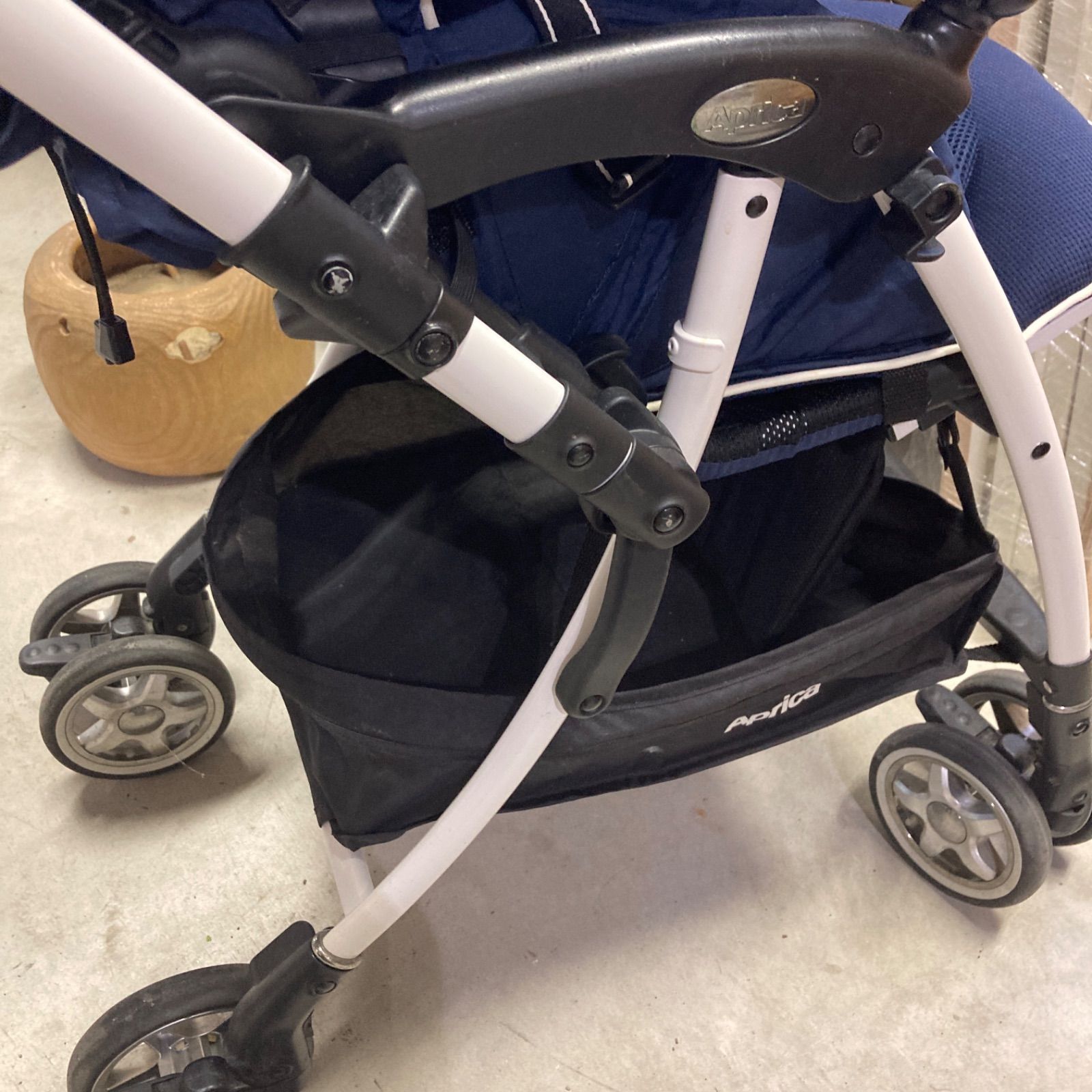 美品 Aprica ラクーナ ソファークッション レザーハンドル 限定 - メルカリ