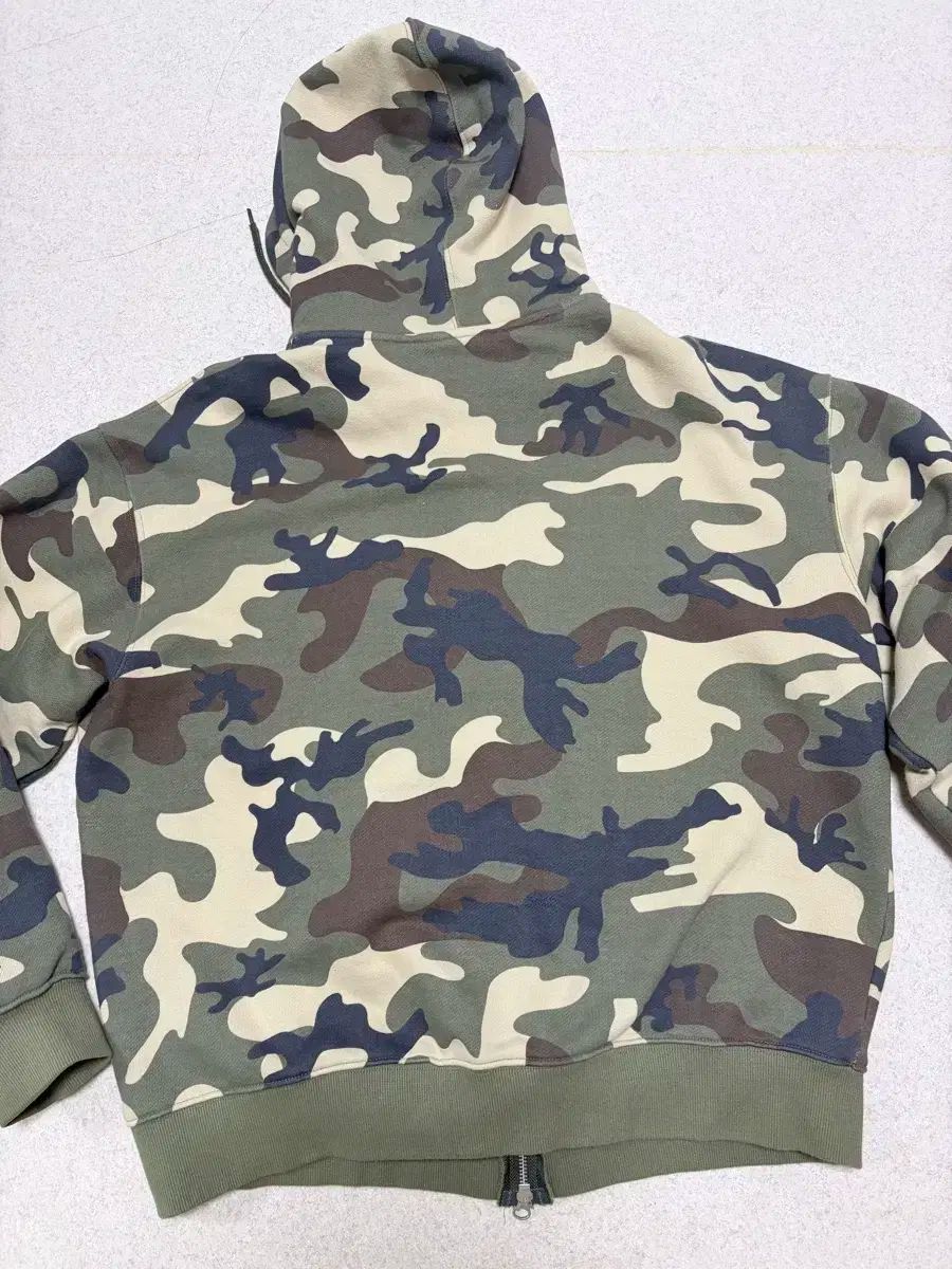 WKNDRS カモフラージュ ジップアップフーディー