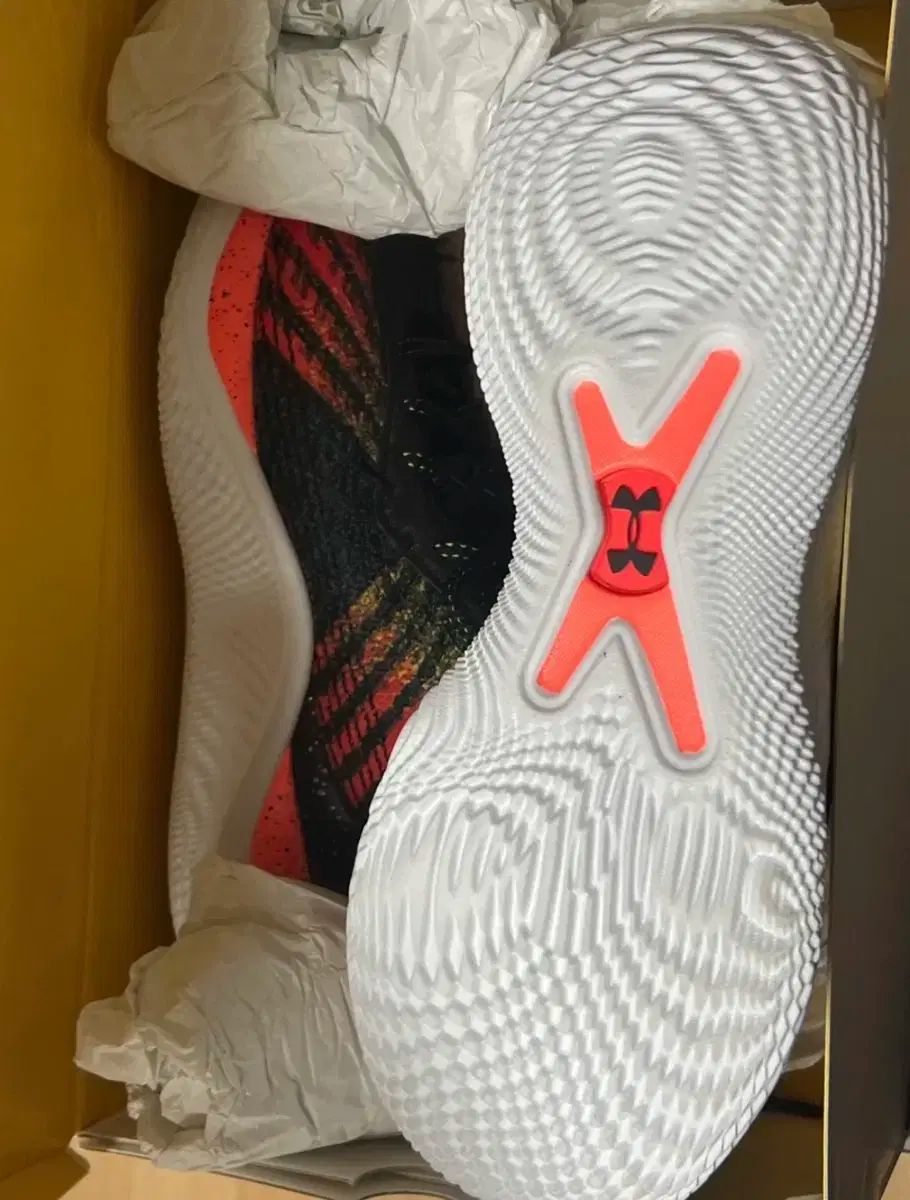 275 アンダーアーマー カリー 10 ブラック オレンジ バスケシューズ