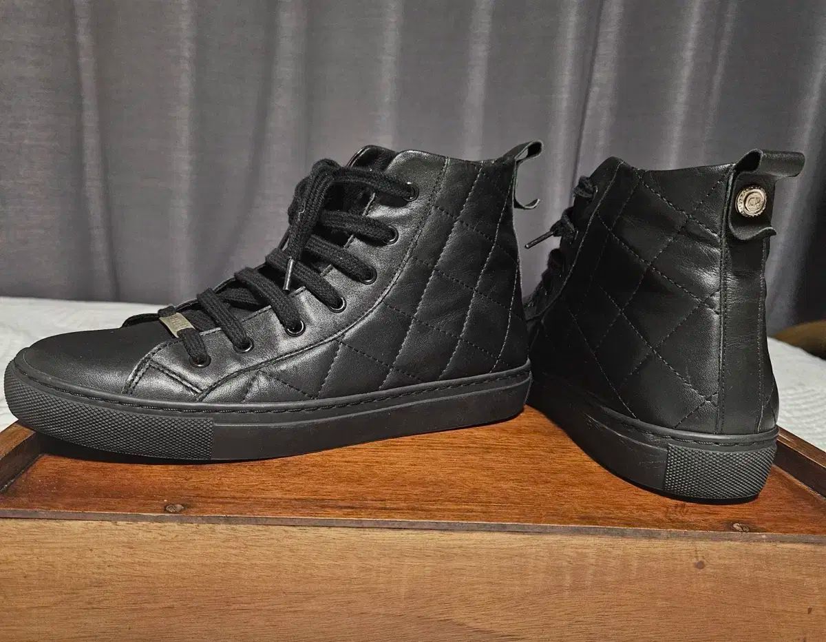 クロディピエロ ハイトップ スニーカー