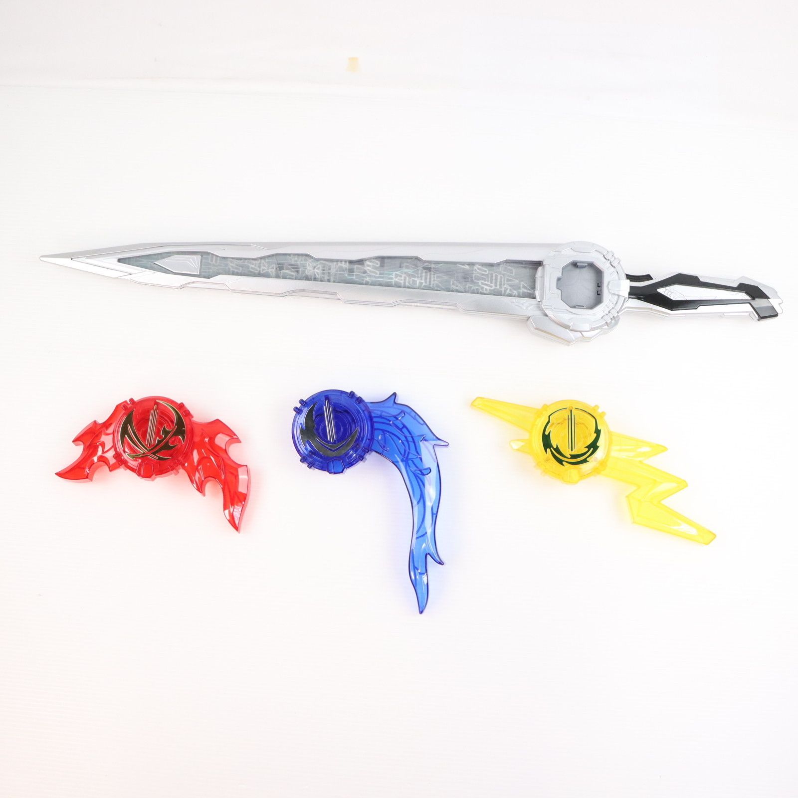 【新品未使用】究極大聖剣 火炎剣烈火  水勢剣流水・雷鳴剣黄雷エンブレムセット 仮面ライダーセイバー 究極大聖剣 火炎剣烈火 水勢剣流水・雷鳴剣黄雷