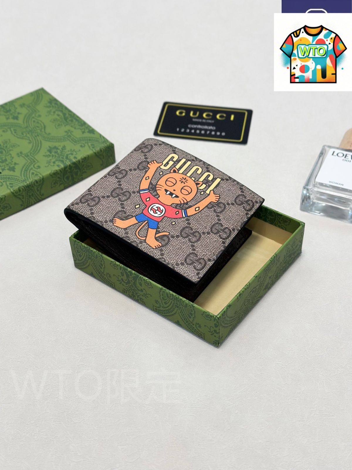 今日 Gucci グッチ GGクラシック短款二つ折り 輸入牛皮とPVCを使用 手触りに優れる