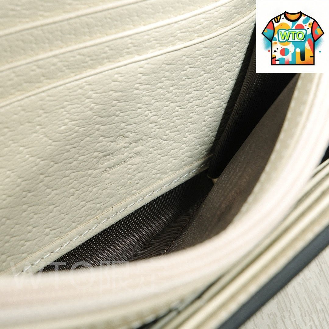 オフィディアシリーズ 二つ折り財布