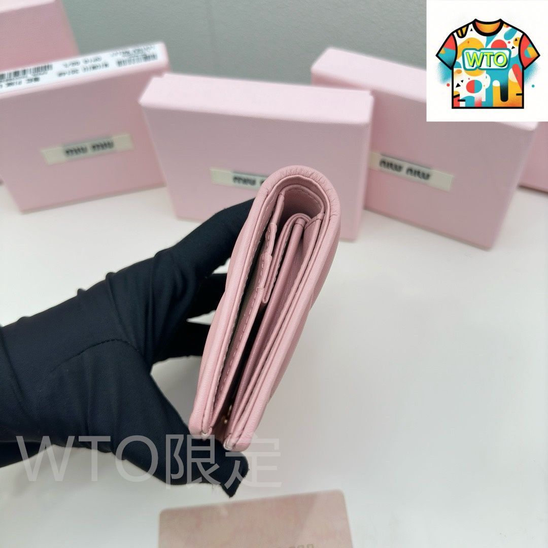 ミューミュー クラシック提花押し込みデザイン財布