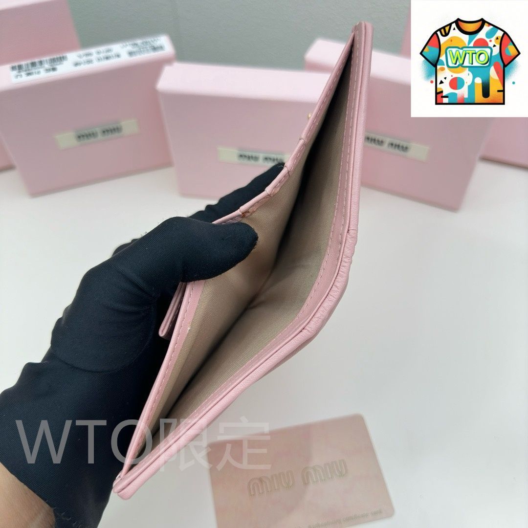 WTO通販 Miu ミューミュー クラシック提花押し込みデザイン財布 輸入小羊皮の細やかな柔らかさを特徴とする-WTO輸入-GMY 05 キャラクターデザイン 肌にやさしい