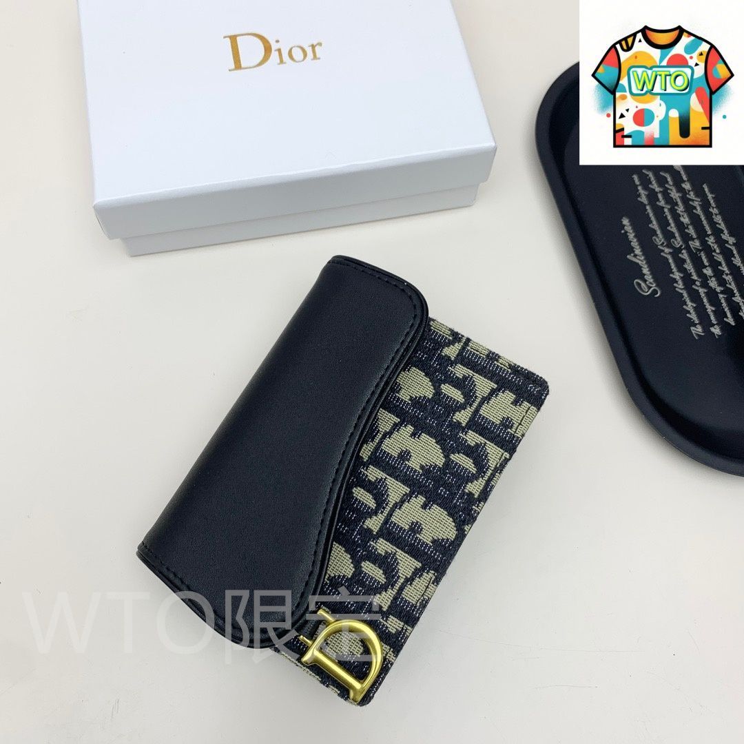 今日 Dior ディオール 最新サドルカードケースシリーズ オブリーク柄と金箔押し D ロゴを備える