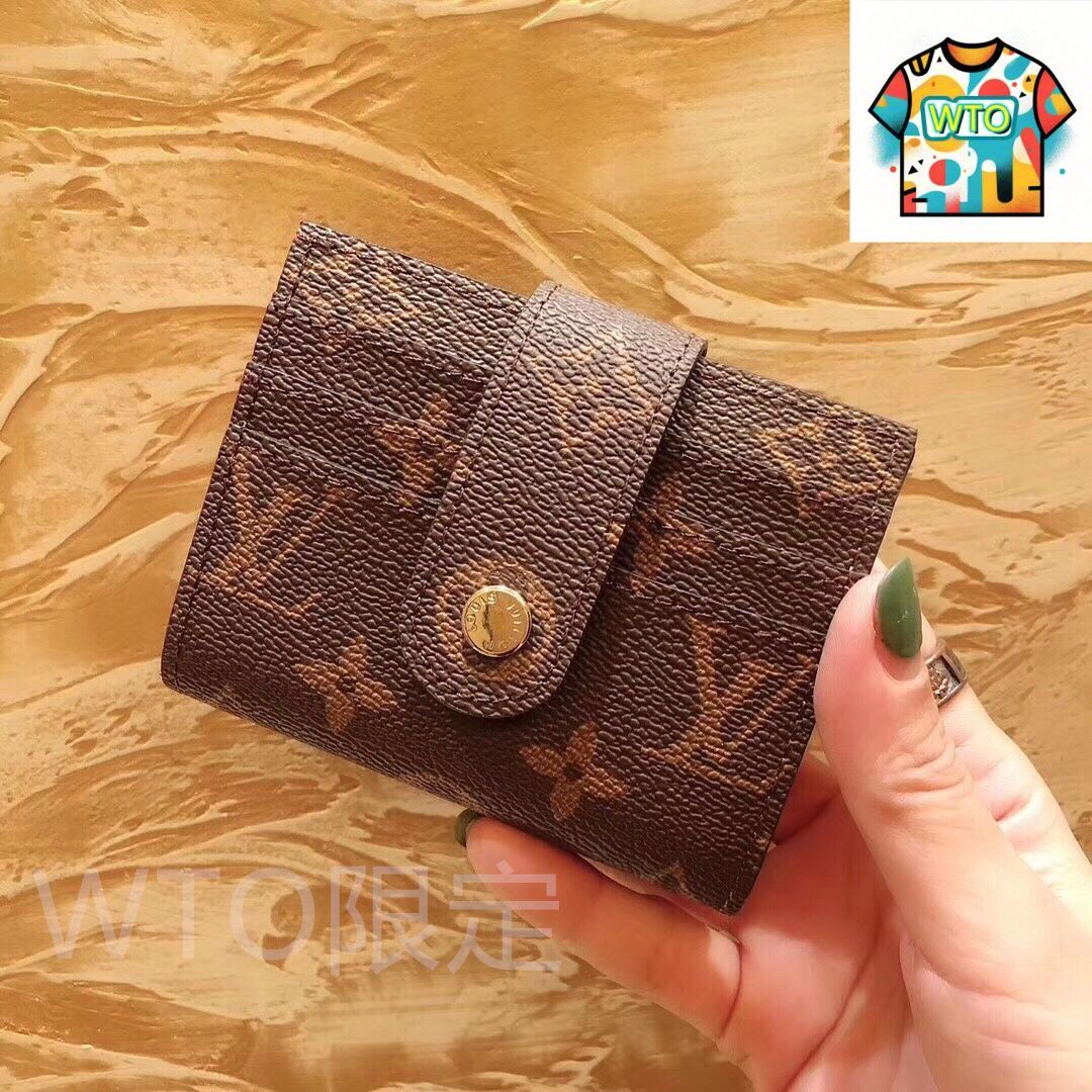 カードと財布両用 ポケットを備える