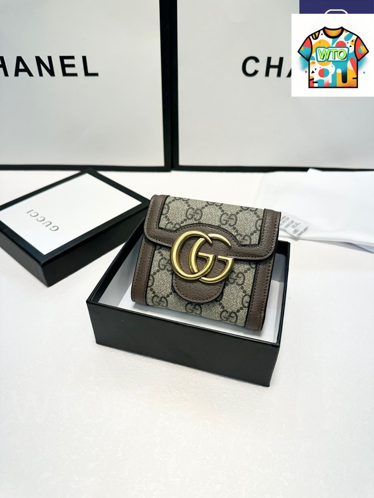 今日 Gucci グッチ ショート三つ折りウォレットシリーズ 牛皮とPVCを採用する