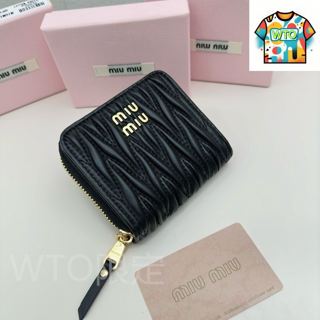 今日 Miu ミュウミュウ クラシック刺しゅうプレス柄財布 小羊皮使用 仕上げ精良