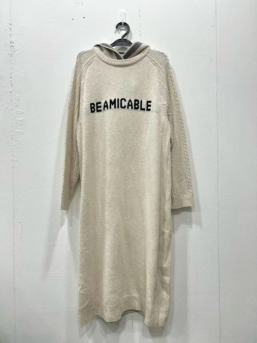 VOV ボブ フード ケーブル ウール ONE PIECE オートミール