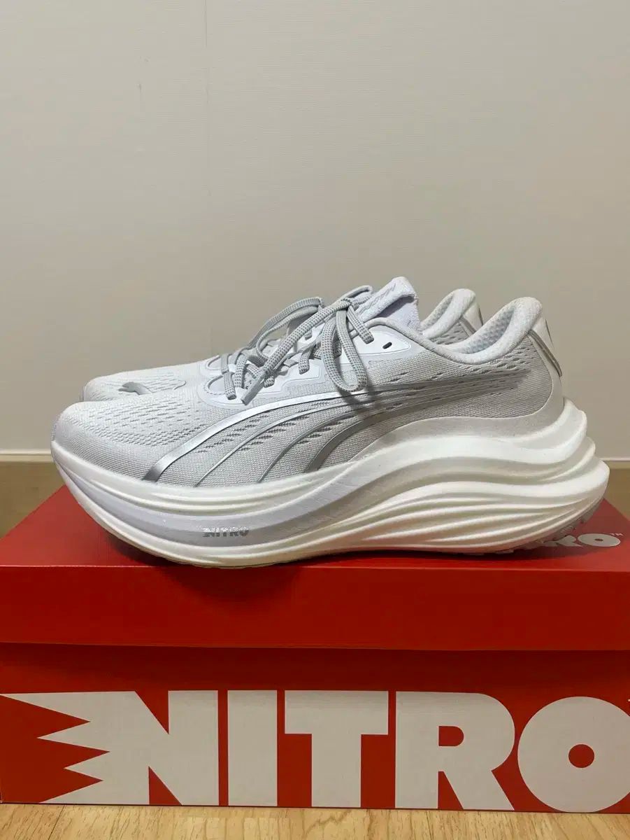 260 プーマ マックマックス ニトロ 白 PUMA MagMax NITRO