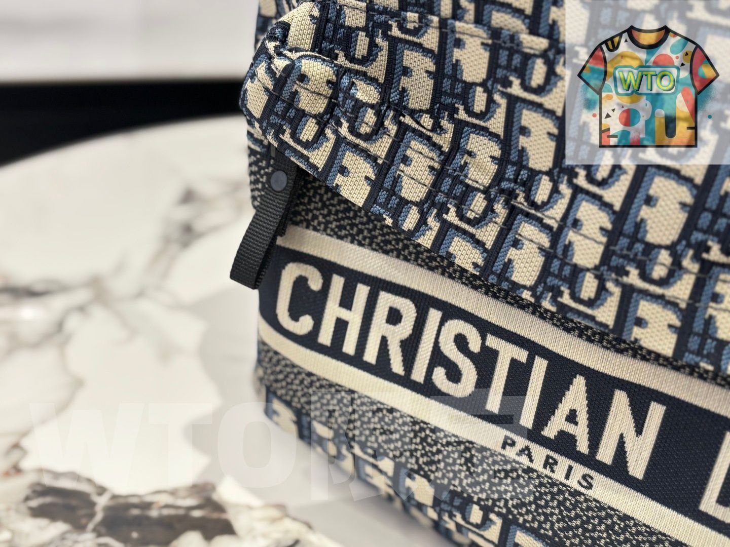 老花款双肩包 -