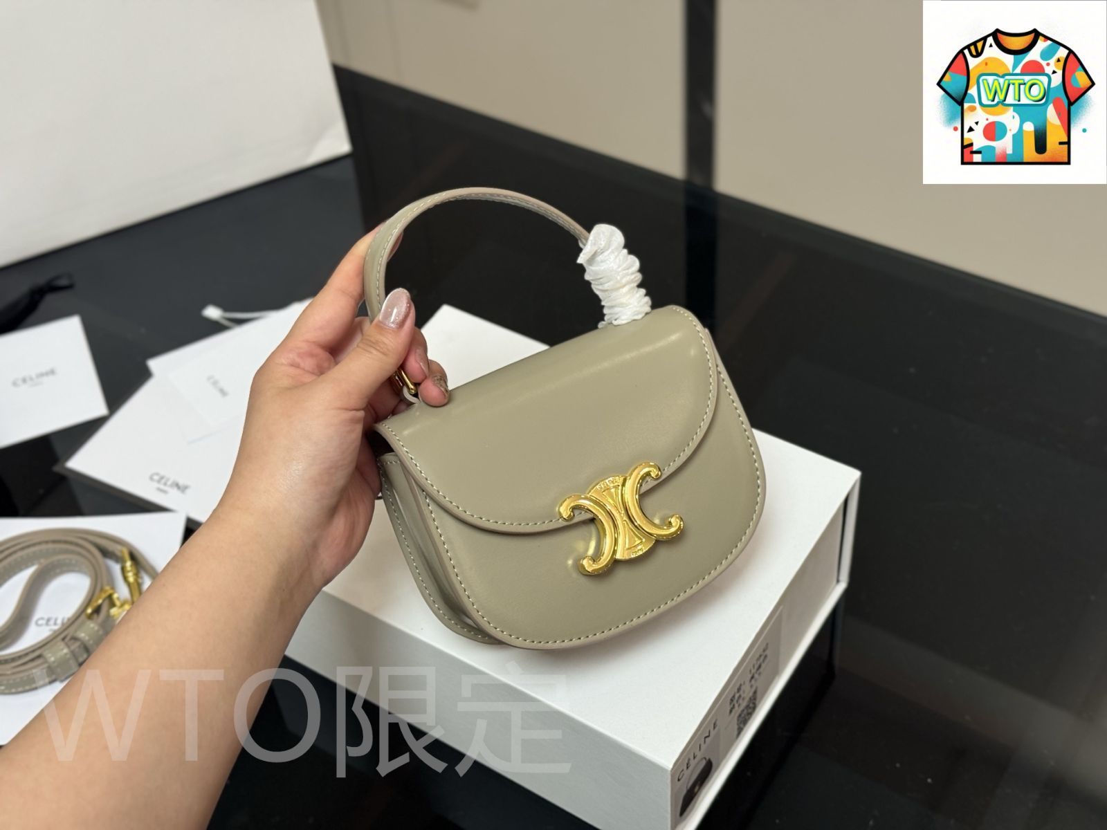 今日 Celine セリーヌ トリオンフ ハンドバッグ シリーズ 可愛らしいデザインでクールと甘さを両立