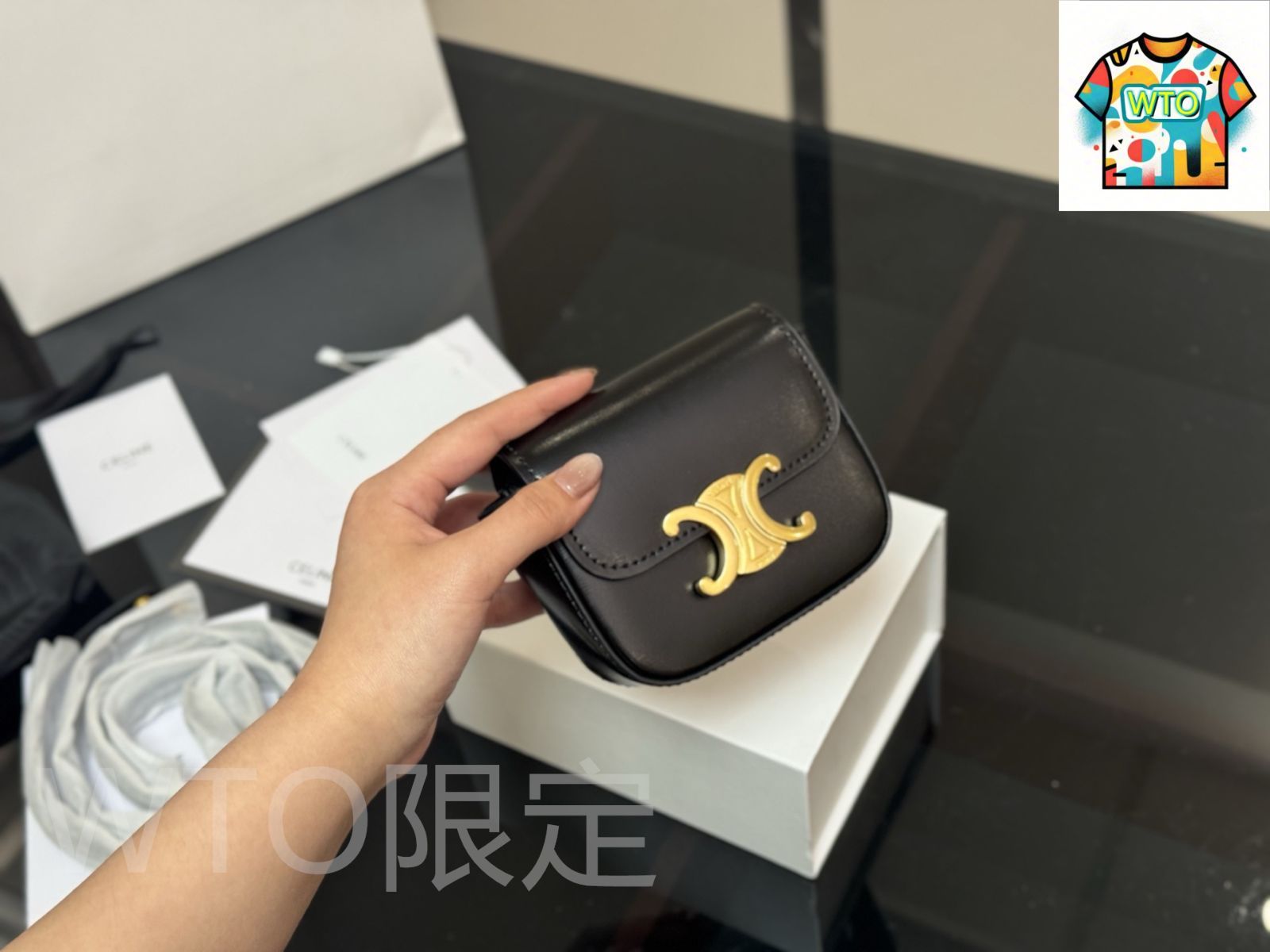 今日 Celine セリーヌ ミニ コインバッグ レザー製 ミニサイズながら収納力に優れる