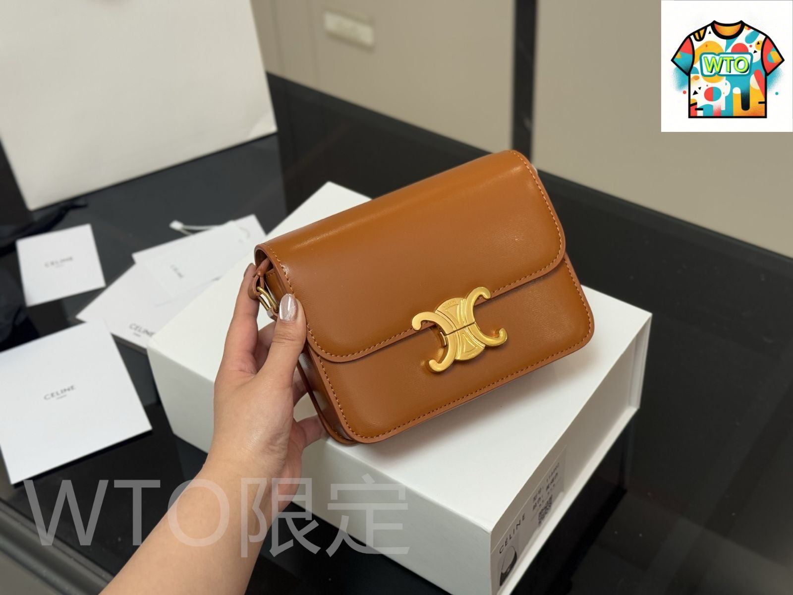 今日 Celine セリーヌ トリオンフ シリーズ レザー製で 感に満ち 四季を通じて使えるデザイン