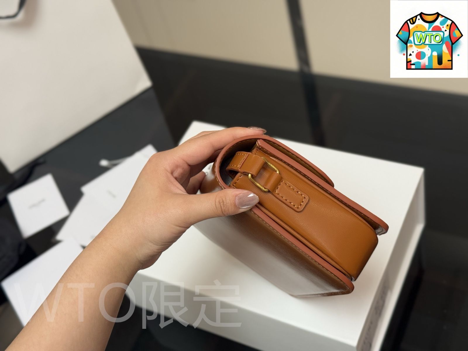  今日 Celine セリーヌ トリオンフ シリーズ レザー製で 感に満ち 四季を通じて使えるデザイン ハンドバッグ バッグ