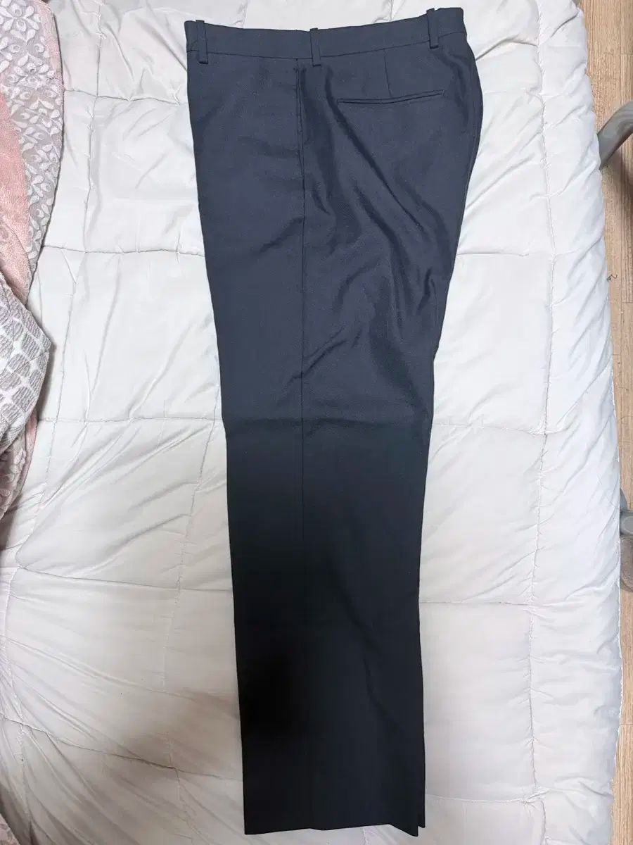 ポッタリー ウール テーパード パンツ ブラック 2 サイズ