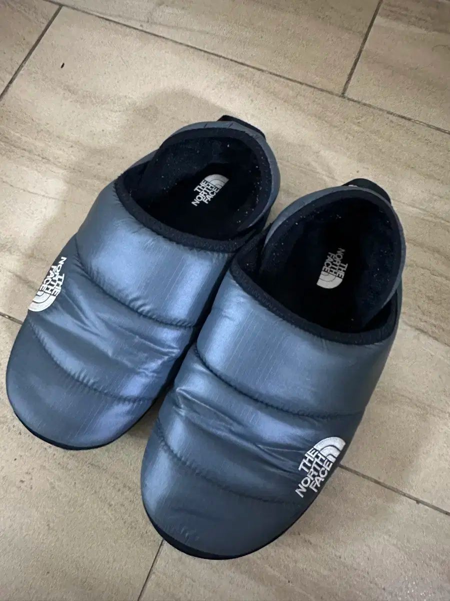 260 THE NORTH FACE ザノースフェイス Nuptse ヌプシ ミュール ダーク グレー