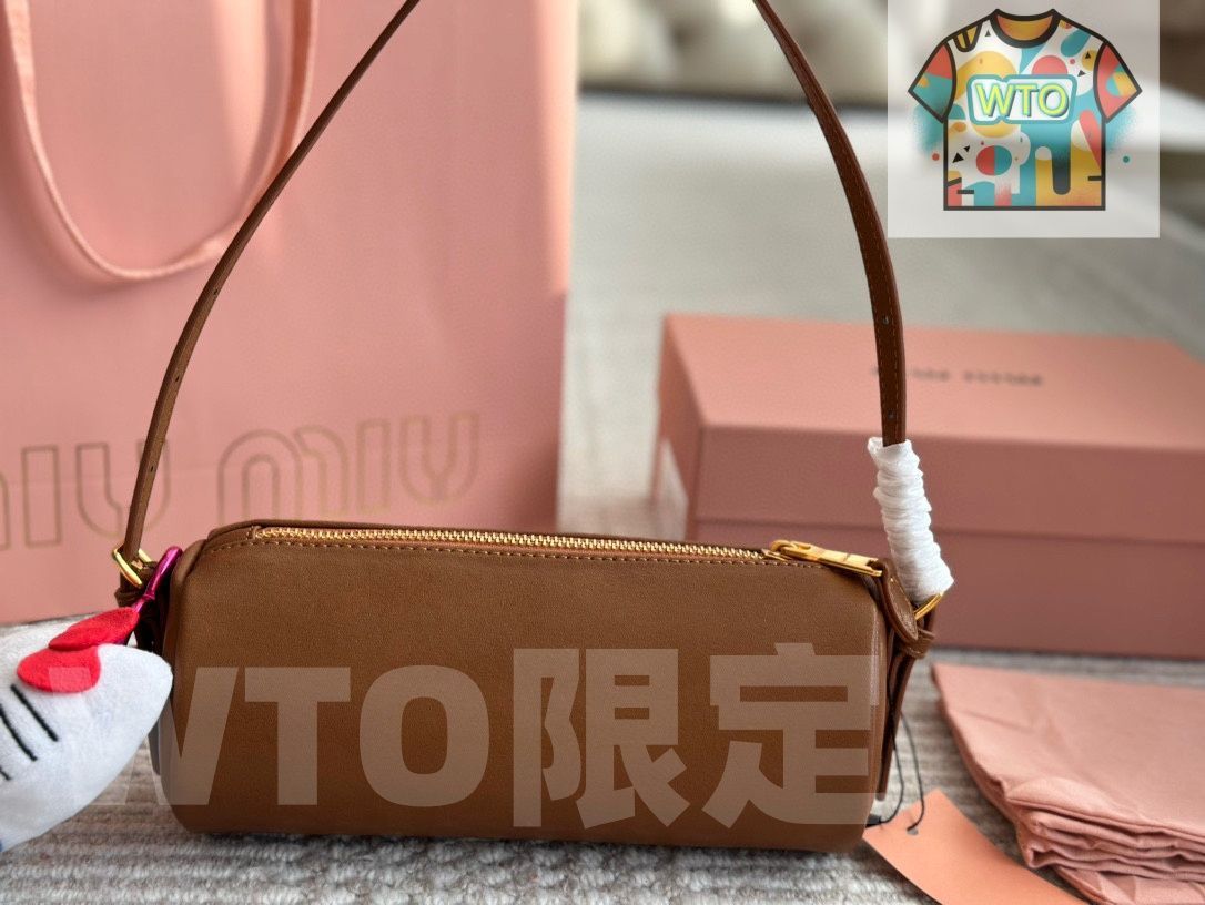 miumiu ミニ円筒バッグ