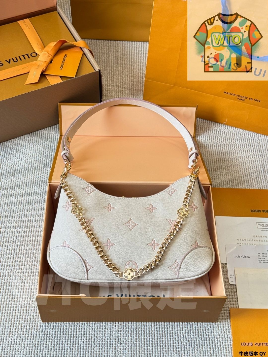 WTO通販 LV Croissant Strawberry Milk 2025 SS ルイヴィトン クロワッサン ストロベリーミルク 2025 春夏 -WTO輸入-QJW20