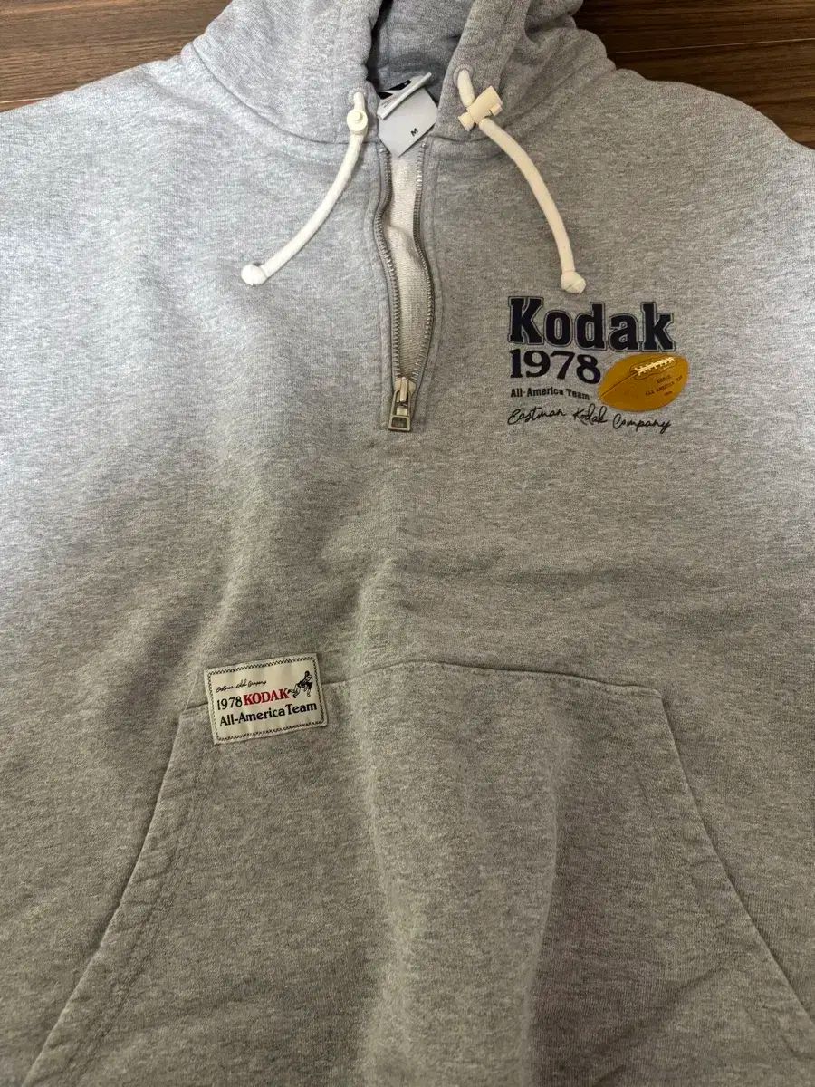 WHO フードTシャツ