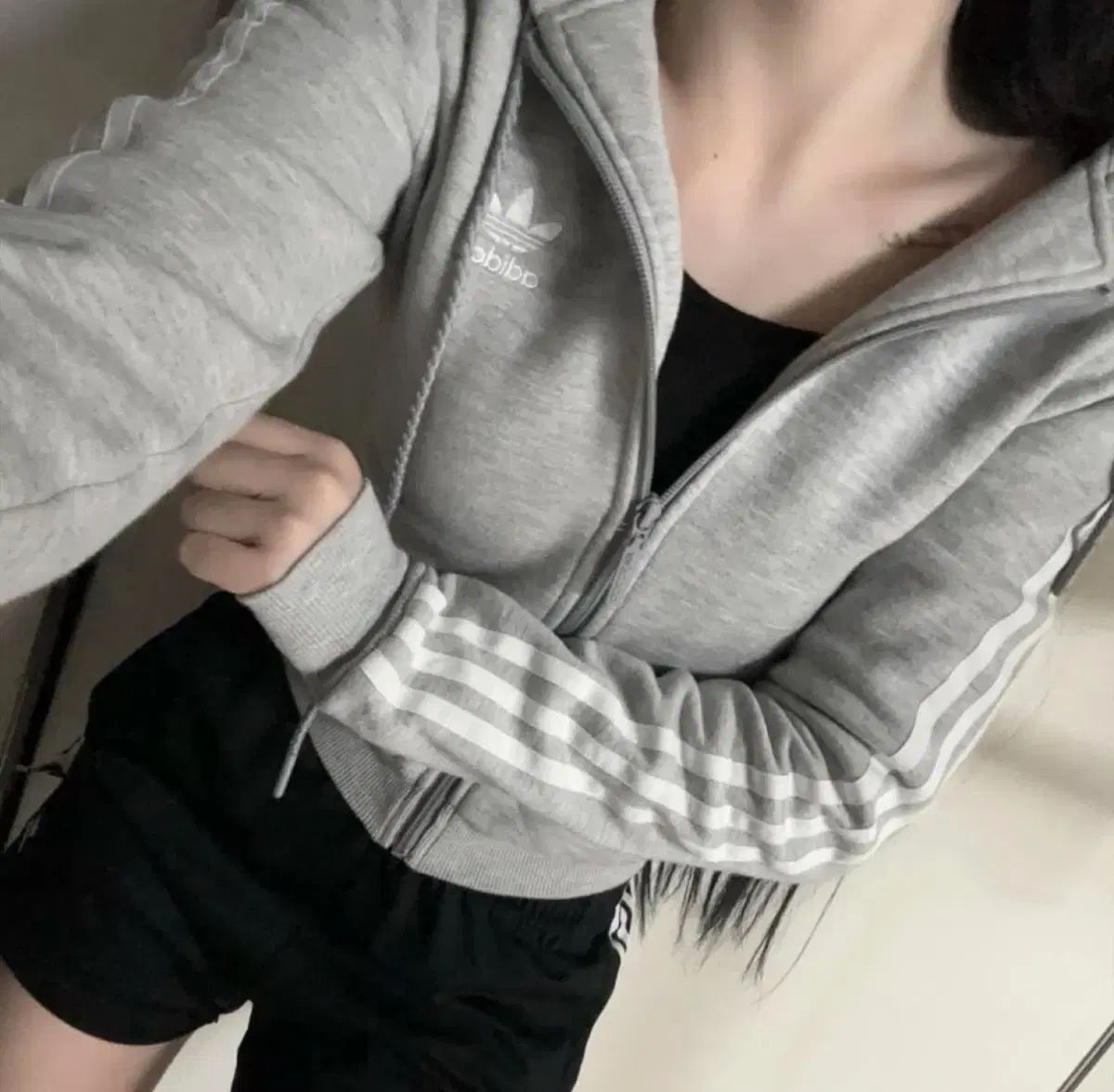 アディダス タイトフィット フードジップアップ