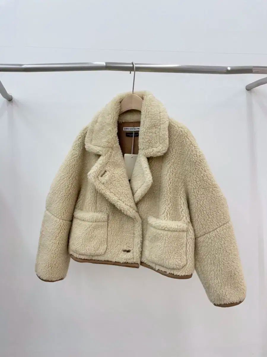 LOVE U SO MUCH リバーシブル ムートン 商品