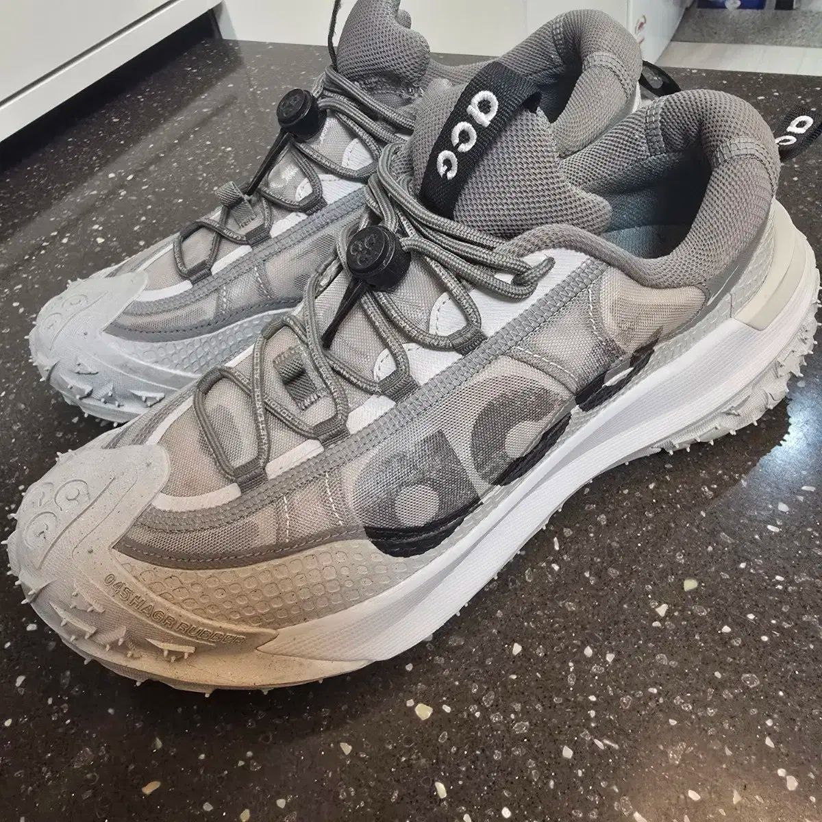 270 NIKE ACG マウンテン フライ 2 ロー