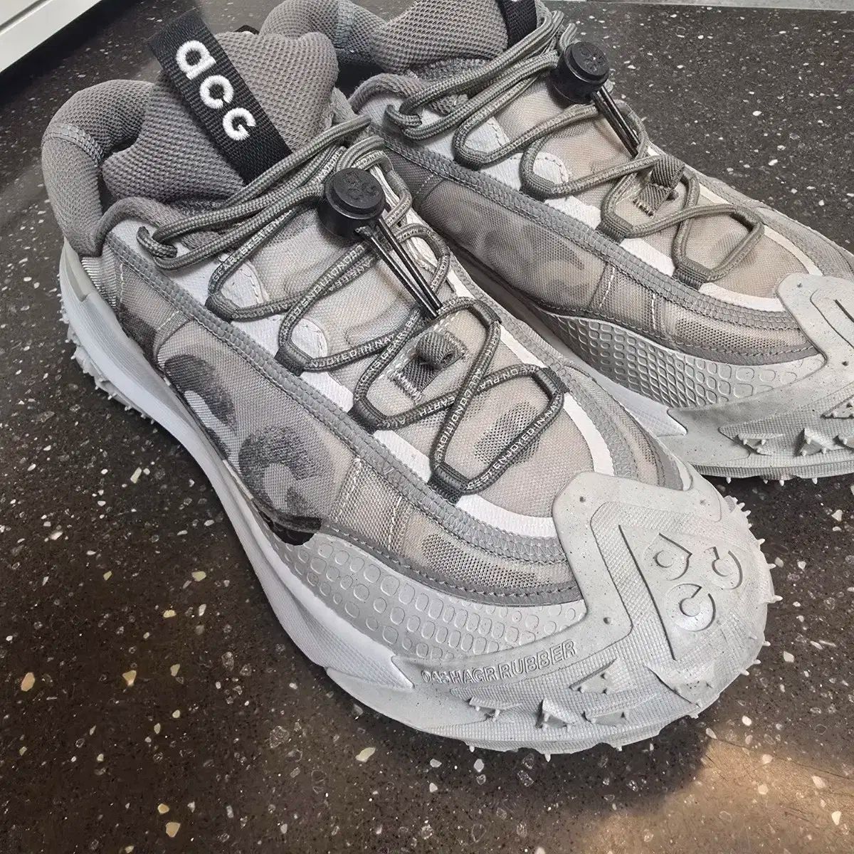 270 NIKE ACG マウンテン フライ 2 ロー
