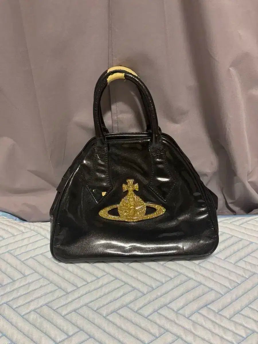 【レア】Vivienne Westwood ヤスミン ミディアム 保存袋付 黒 レア】Vivienne Westwood ヤスミン ミディアム 保存袋付 黒