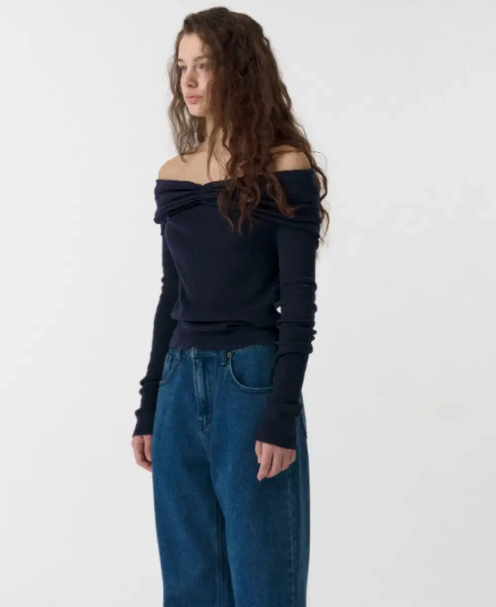 ザ バーネット エンブロイダリー オフショルダー ニット