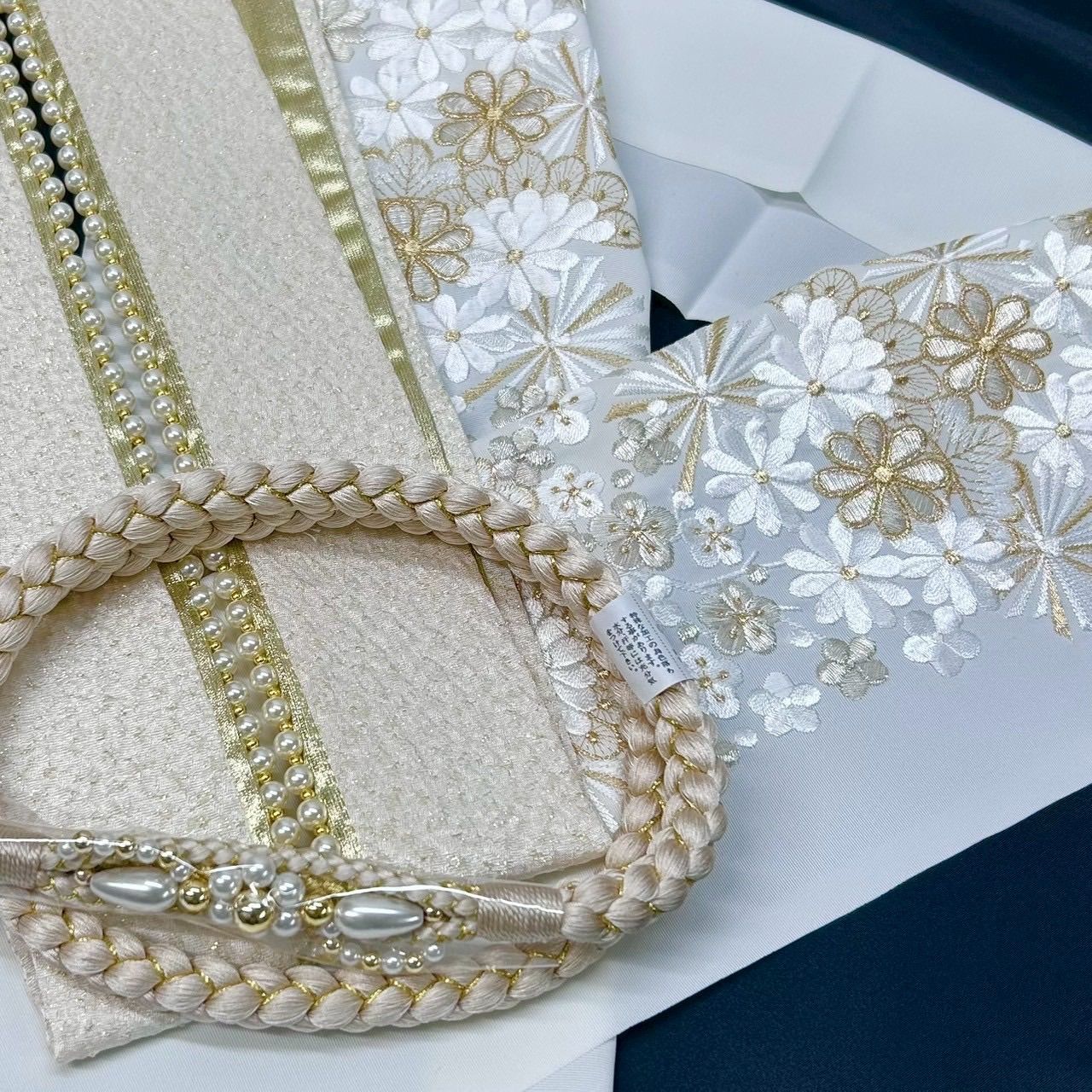 帯締め 重衿 半衿 3点 パール装飾 花型 パール 伊達衿 silelly 刺繍半衿 刺繍半襟 和装 上品ゴールド 優雅な輝き 振袖 成人式 成人式振袖 前撮り 卒業式 成人式前撮り 和装前撮り ママ振袖 晴れの日コーデ 振袖小物 系