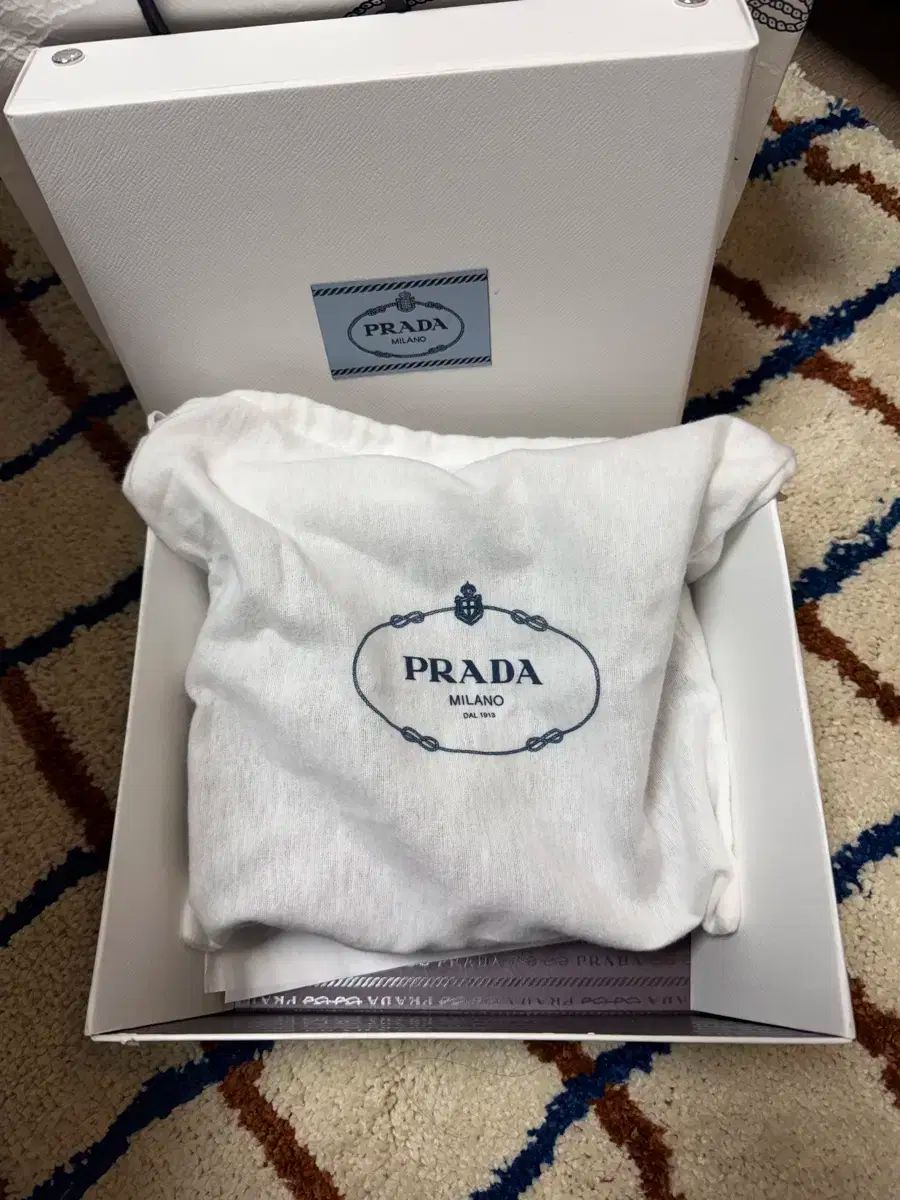 プラダ エンベロープ サフィアーノ チェーンバッグ