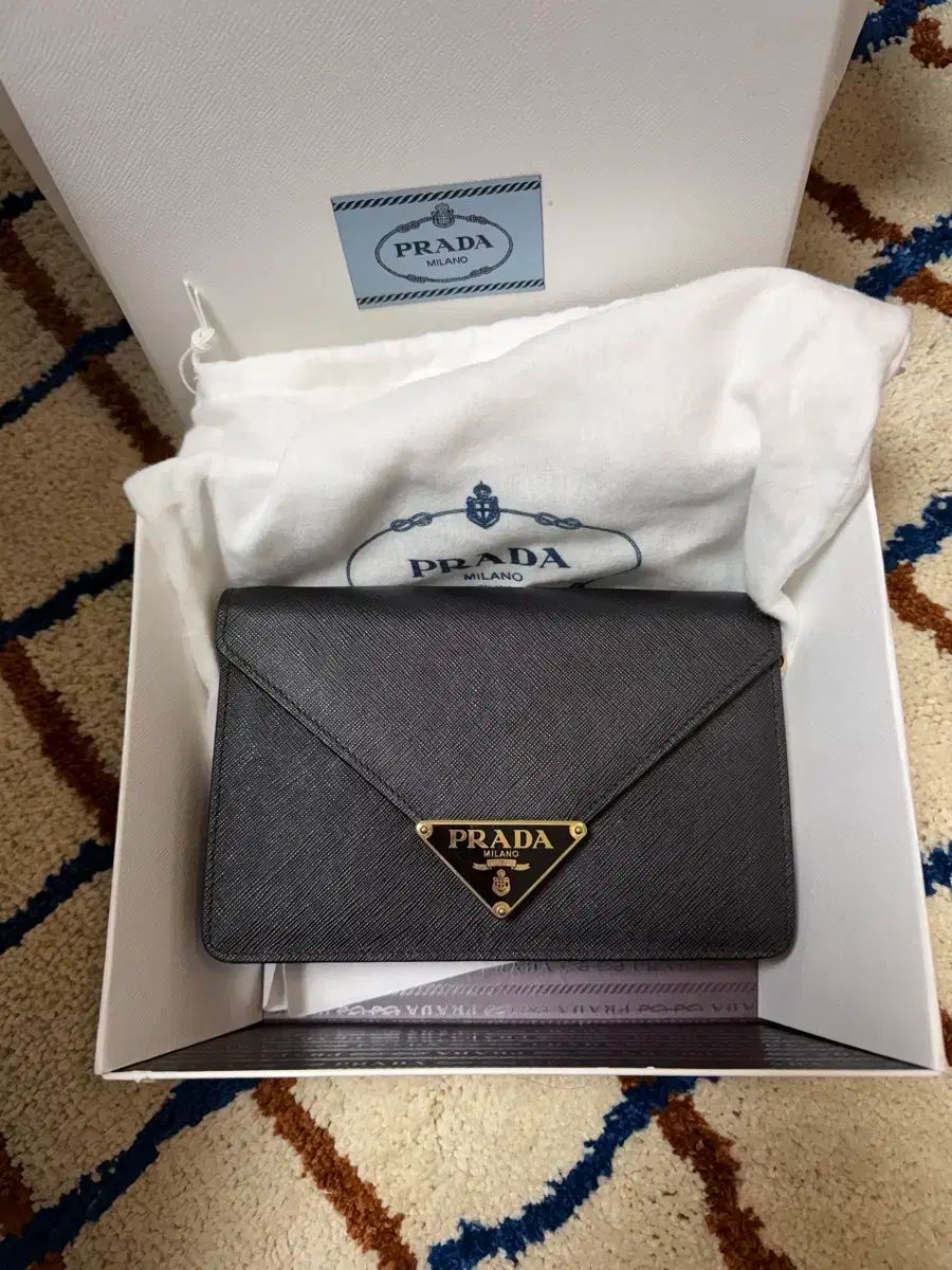 プラダ エンベロープ サフィアーノ チェーンバッグ