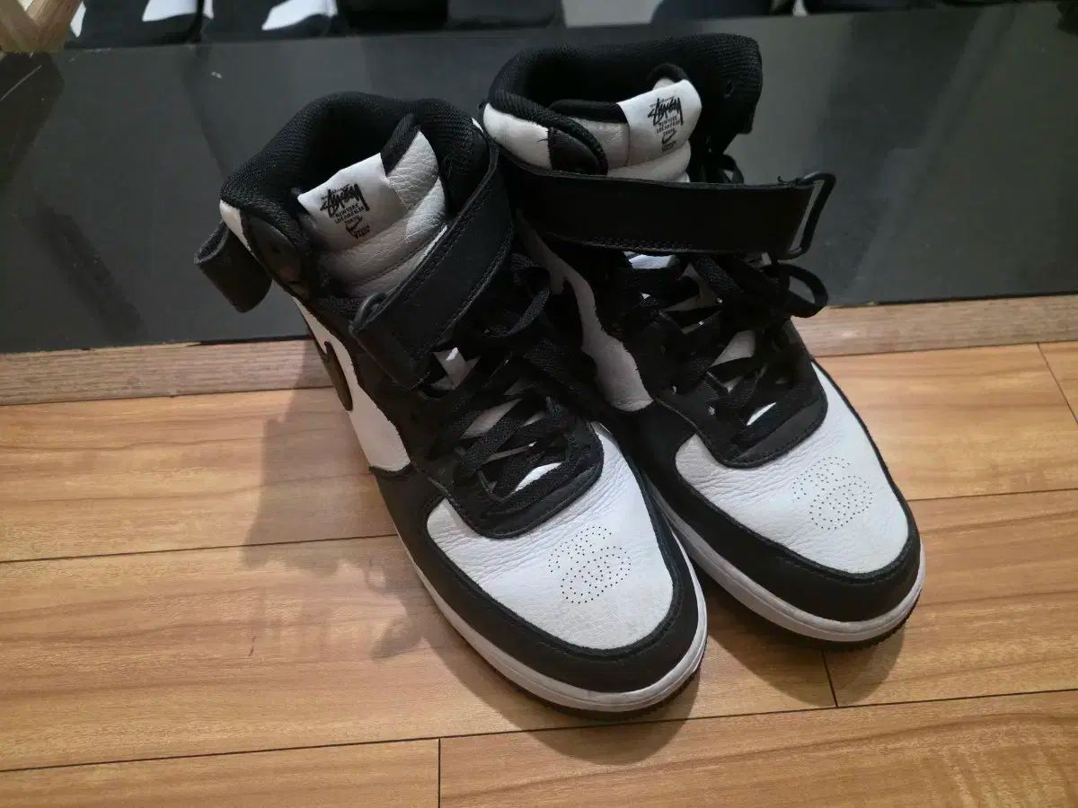 ナイキ×ステューシー エアフォース ミッド 275