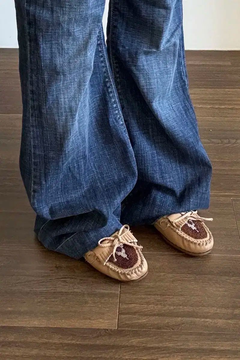 ミネトンカ ビーズ フラット シューズ