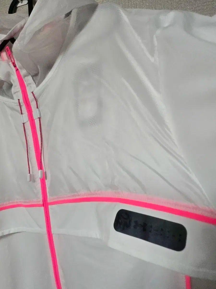 UNDER ARMOUR アンダーアーマー 白 蛍光 POINT フード ウィンドブレーカー 3 XL